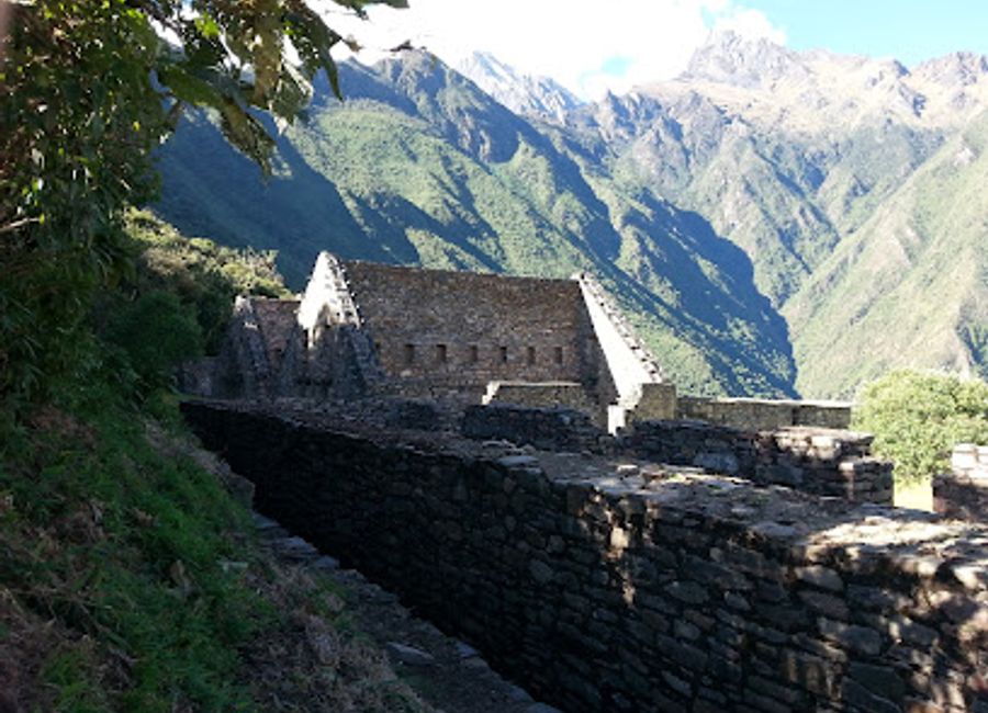 Discover the hidden gem of Cerro Choquequirao, where ancient Inca ruins meet breathtaking mountain scenery in the heart of the Peruvian Andes.