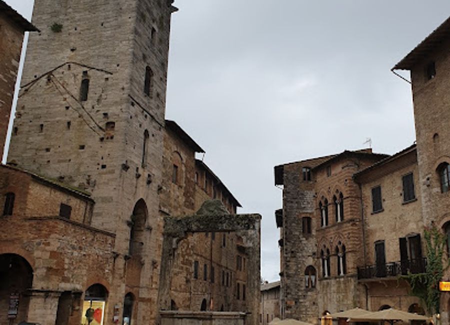 Explore the historical charm of Fonti Medievali in San Gimignano, a serene fountain surrounded by stunning landscapes and rich medieval heritage.
