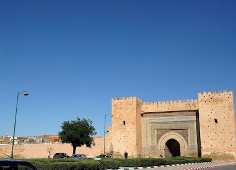 Discover the historical marvel of Khemis Gate in Meknes, a stunning example of Moroccan architecture and a gateway to the city's rich cultural heritage.