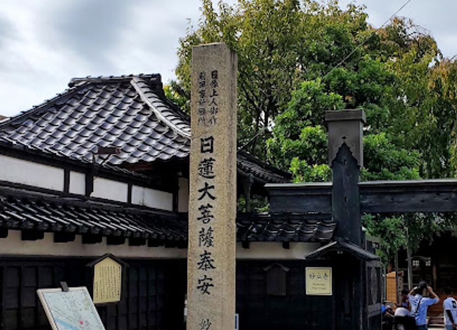 Explore the historic Nagamachi District in Kanazawa, where samurai heritage meets charming streets filled with culture and traditional Japanese craftsmanship.