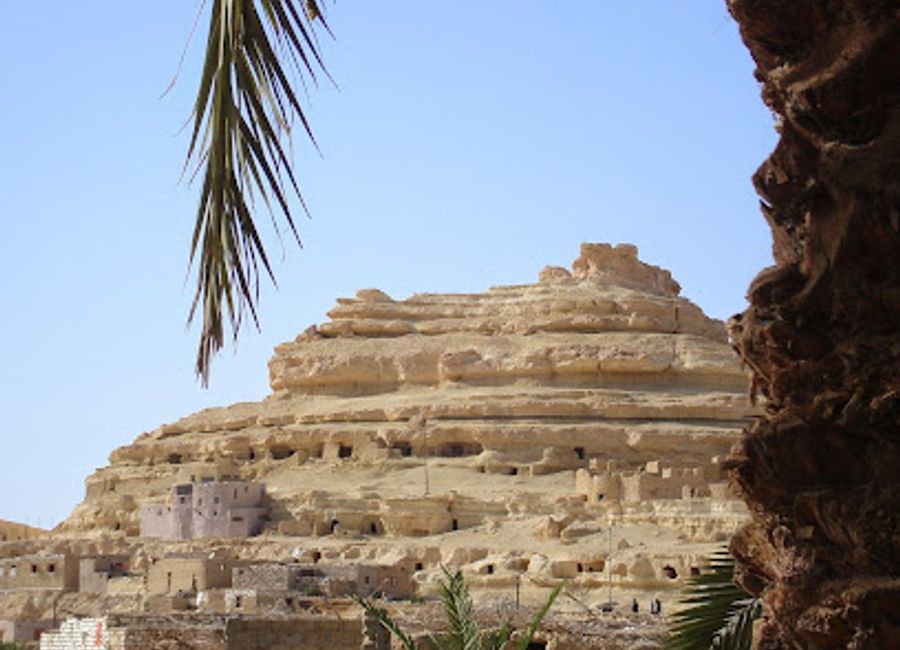 Explore ancient tombs and panoramic views atop Siwa's al-Mawta Mountain, a historical necropolis dating back to the 26th Dynasty.