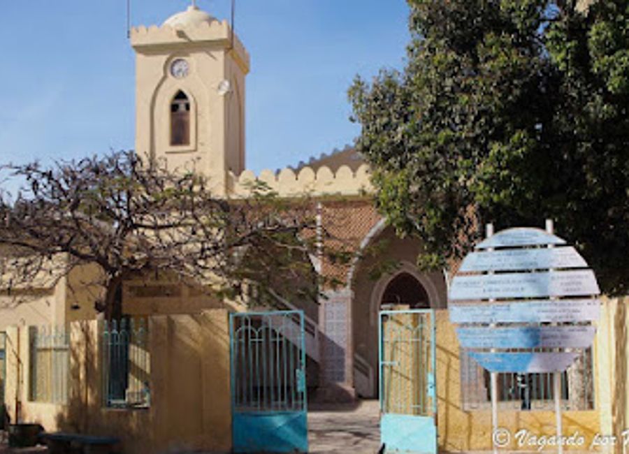 Discover the Grande Mosquée de Saint-Louis, a breathtaking masterpiece of Islamic architecture and a symbol of Senegal's rich cultural heritage.