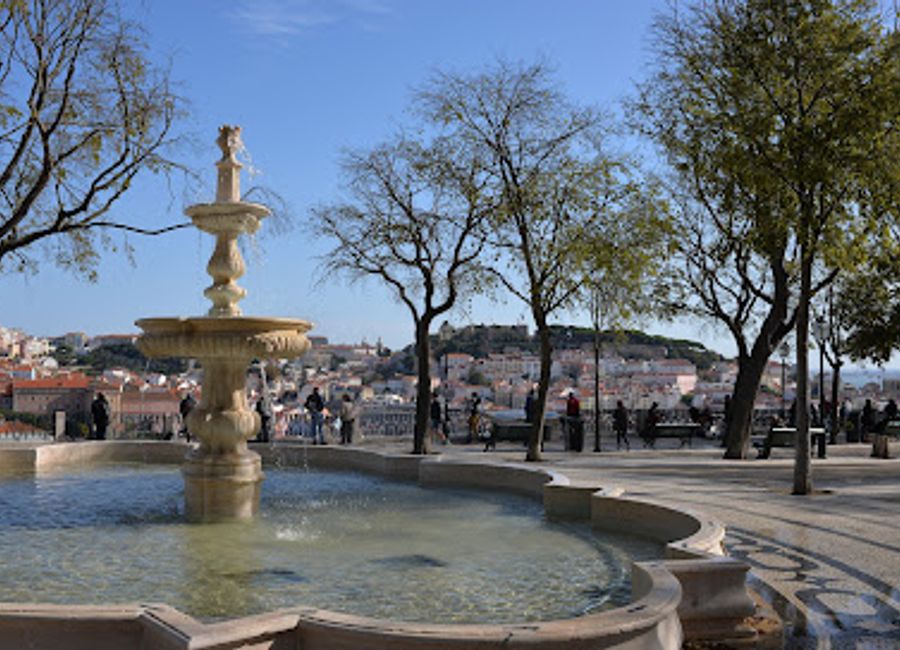 Experience breathtaking views and cultural charm at Miradouro de São Pedro de Alcântara, a must-visit observation deck in Lisbon.