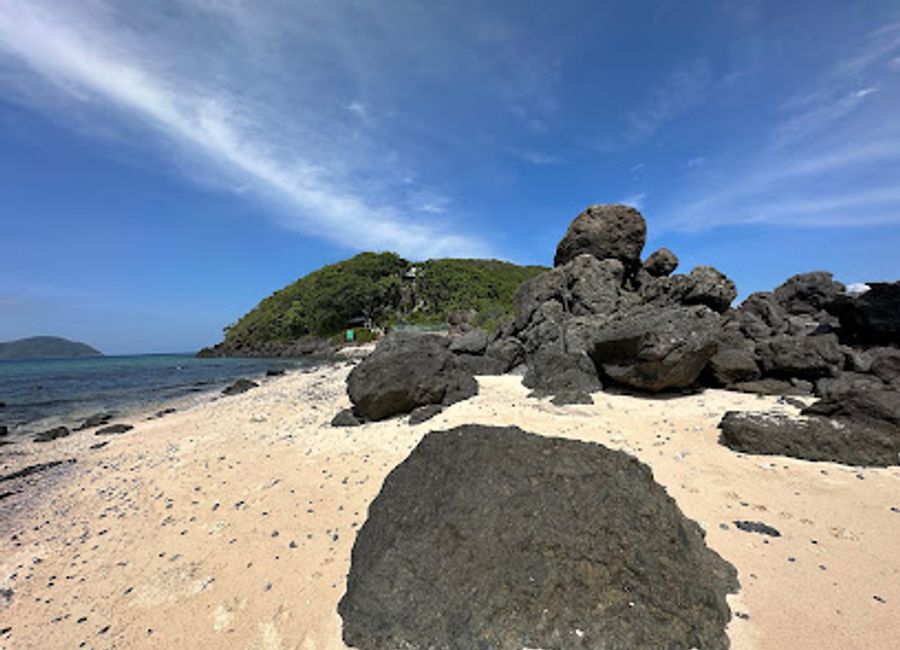 Experience the untouched beauty of Hòn Tre Lớn, a tranquil island retreat in Ba Ria - Vung Tau, offering stunning landscapes and rich biodiversity.