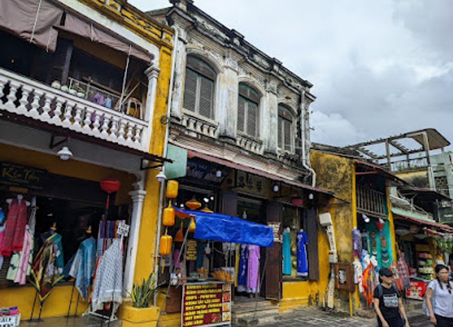 Discover Hoi An, a UNESCO World Heritage Site in Vietnam, where history, culture, and stunning architecture come together in a vibrant, charming setting.