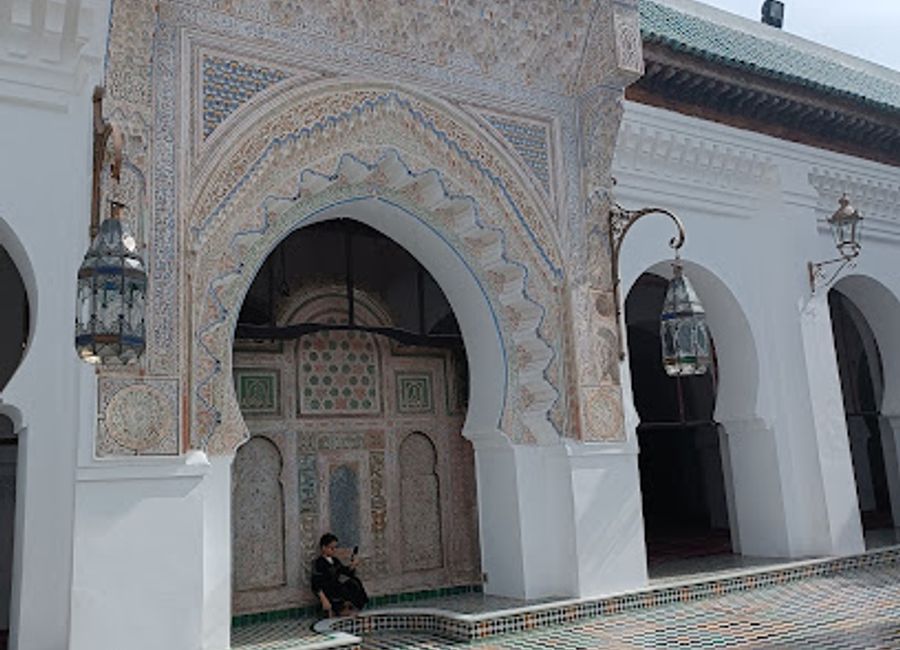 Explore the rich heritage of Fes with Salim Fez Guide, your trusted partner for unforgettable tours and authentic experiences in Morocco's cultural heart.