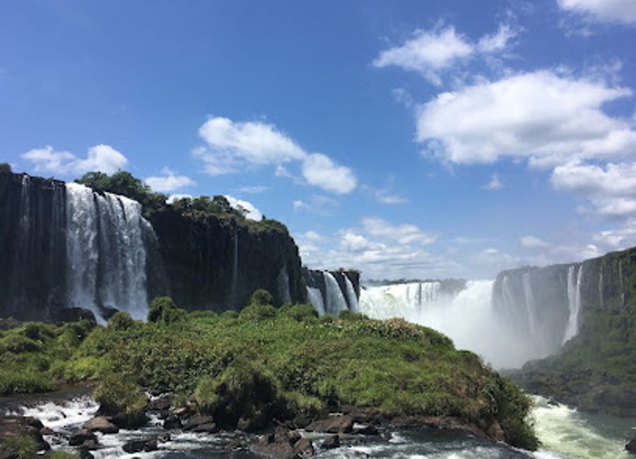 Experience the awe-inspiring beauty of Salto Santa Maria, a jewel within Iguazu Falls, offering unforgettable views and natural immersion.