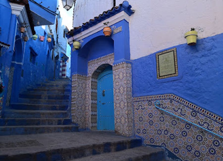 Explore the enchanting blue streets of Bab Chaouen, a picturesque Moroccan town where vibrant culture meets breathtaking mountain scenery.