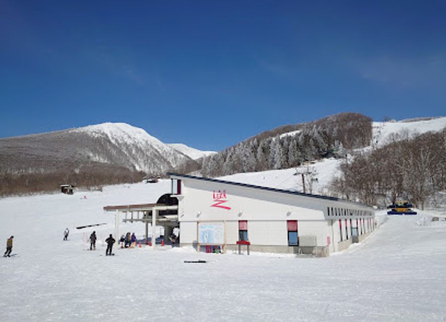 Experience the magic of winter at Zao Liza World, Japan's premier ski resort, where adventure meets breathtaking natural beauty.