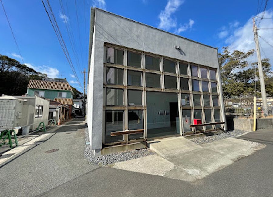 Discover the intersection of art and nature at Miyanoura Gallery 6, a serene destination on Naoshima Island showcasing contemporary masterpieces.