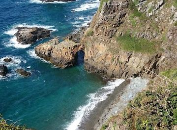 guernsey/attraction/the-window-in-the-rock