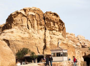 jordan/attraction/obelisk-tomb-bab-as-siq-triclinium