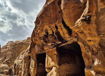 jordan/attraction/little-petra