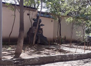 armenia/attraction/garegin-nzhdeh-sculpture