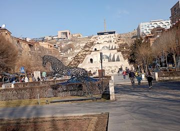 armenia/attraction/visitor-sculpture