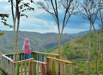 indonesia/attraction/mojo-gumelem-hill