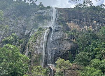 sri-lanka/attraction/diyaluma-falls