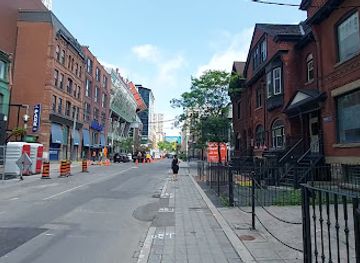 canada/toronto/entertainment-district