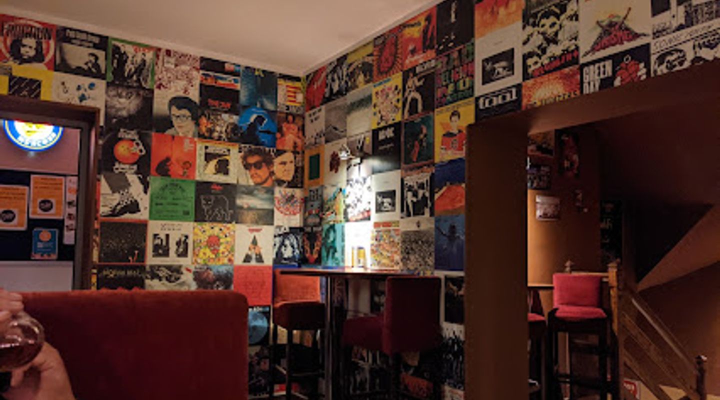 Vinyl Pub