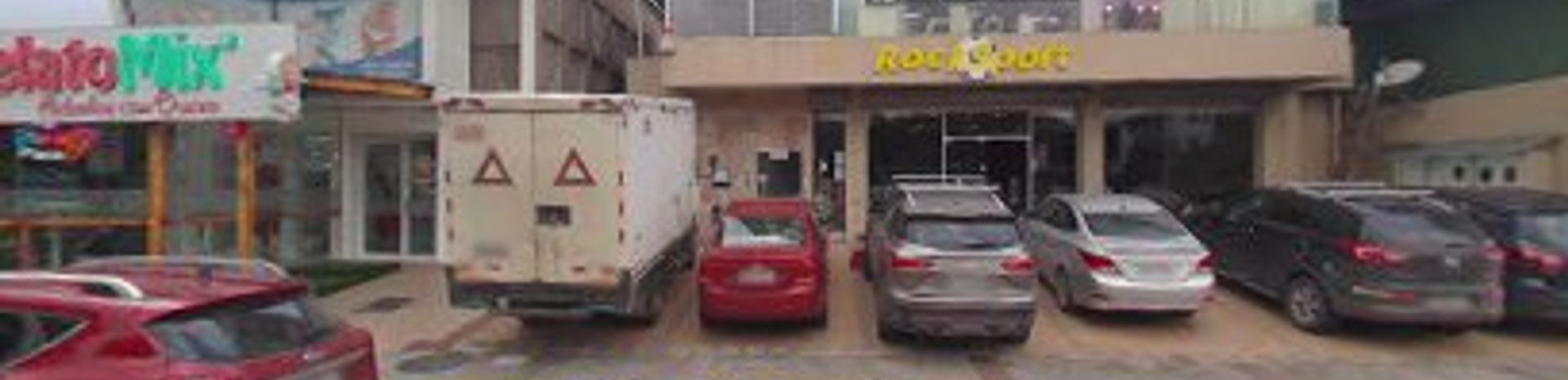 Experience the Vibrant Guayaquil Night Scene