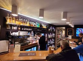 Royal Cask Whisky Gin Bar