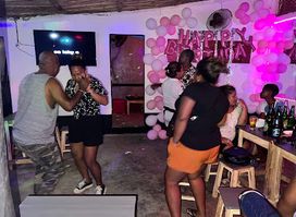Le feeling bar karaoké à côte de soavita