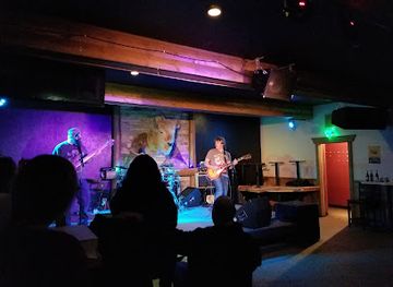 michigan/kalamazoo/nightclub/louie-s-trophy-house