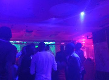 cameroon/kalamaloue-national-park/nightclub/las-vegas-molyko