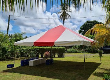 grenada/saint-andrew/nightclub/leroy-s-bar