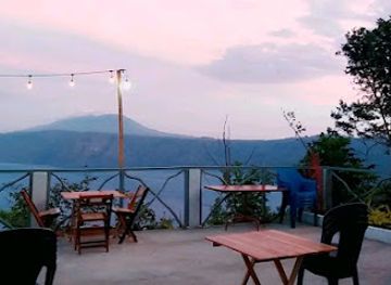 nicaragua/apoyo-lagoon/nightclub/vista-laguna-azul