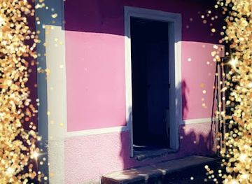 honduras/tela/nightclub/carmen-powery-beauty-studio