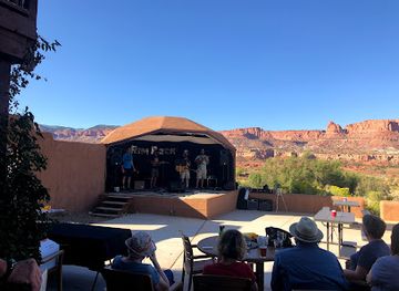 utah/torrey/nightclub/rim-rock-patio