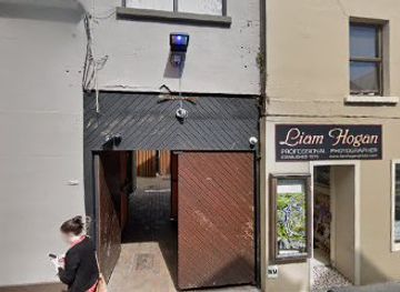 ireland/the-burren/nightclub/queens-teenage