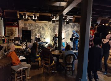 Station Bar & Curio