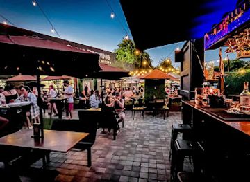 california/martinez/nightclub/bentley-s-container-bar