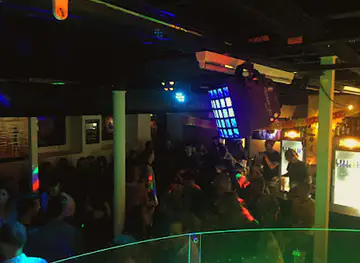 Club Caverne