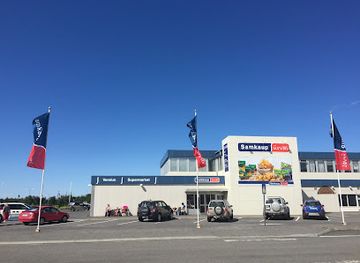 iceland/blonduos/nightclub/samkaup-urval