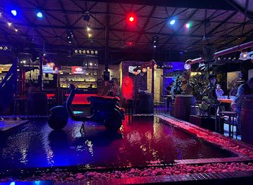 cambodia/siem-reap/old-market-area/nightclub/temple-sky-lounge