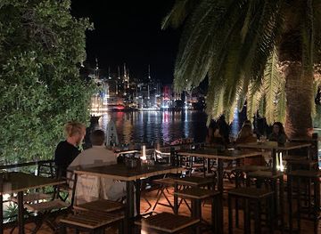 albania/saranda-region/nightclub/tipsy-drinks-and-more