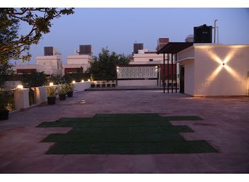 india/agra/rakabganj/nightclub/the-outhouse-club