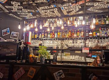 romania/bucegi-mountains/nightclub/old-cars-pub