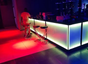 XS LOUNGE LOME