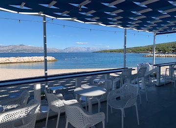 croatia/brac-island/nightclub/acapulco-beach-bar