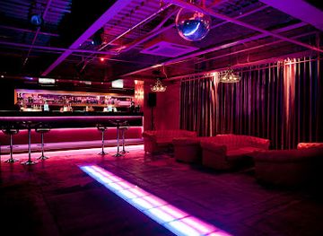 R Lounge