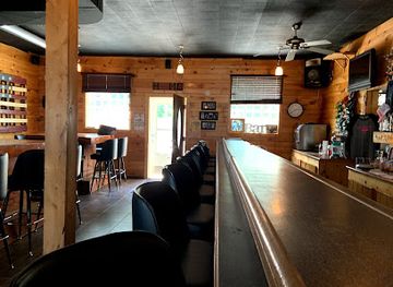 michigan/pictured-rocks-national-lakeshore/nightclub/new-moon-tavern