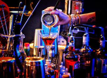 italy/lucca/nightclub/black-mirror-cocktail-bar