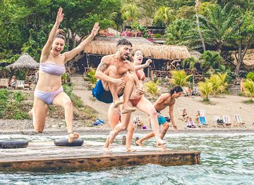 nicaragua/apoyo-lagoon/nightclub/paradiso-hostel-restaurante