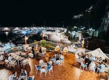 Sea Waves Bar