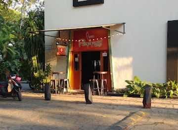 mexico/chiapas/palenque/nightclub/la-pepper-wings