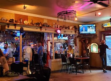 alabama/daphne/nightclub/manci-s-antique-club